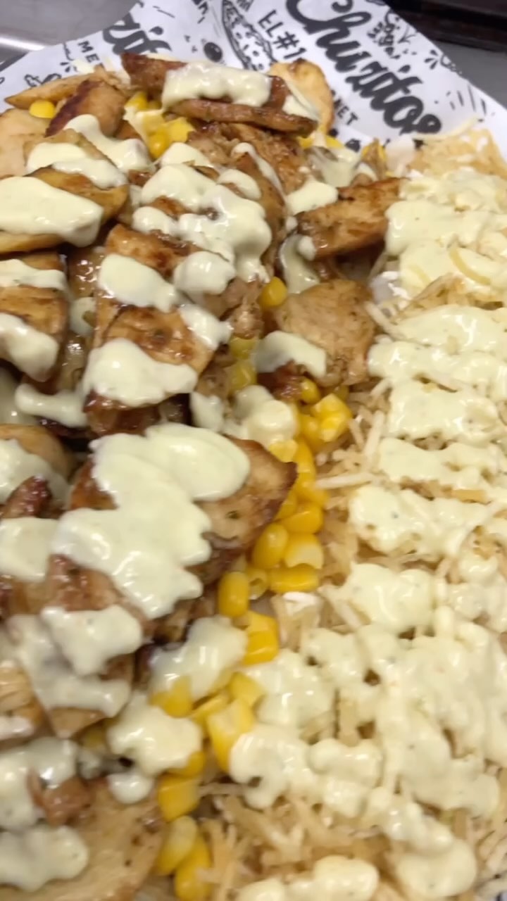 Desgranado de pollo con maíz tierno y queso
